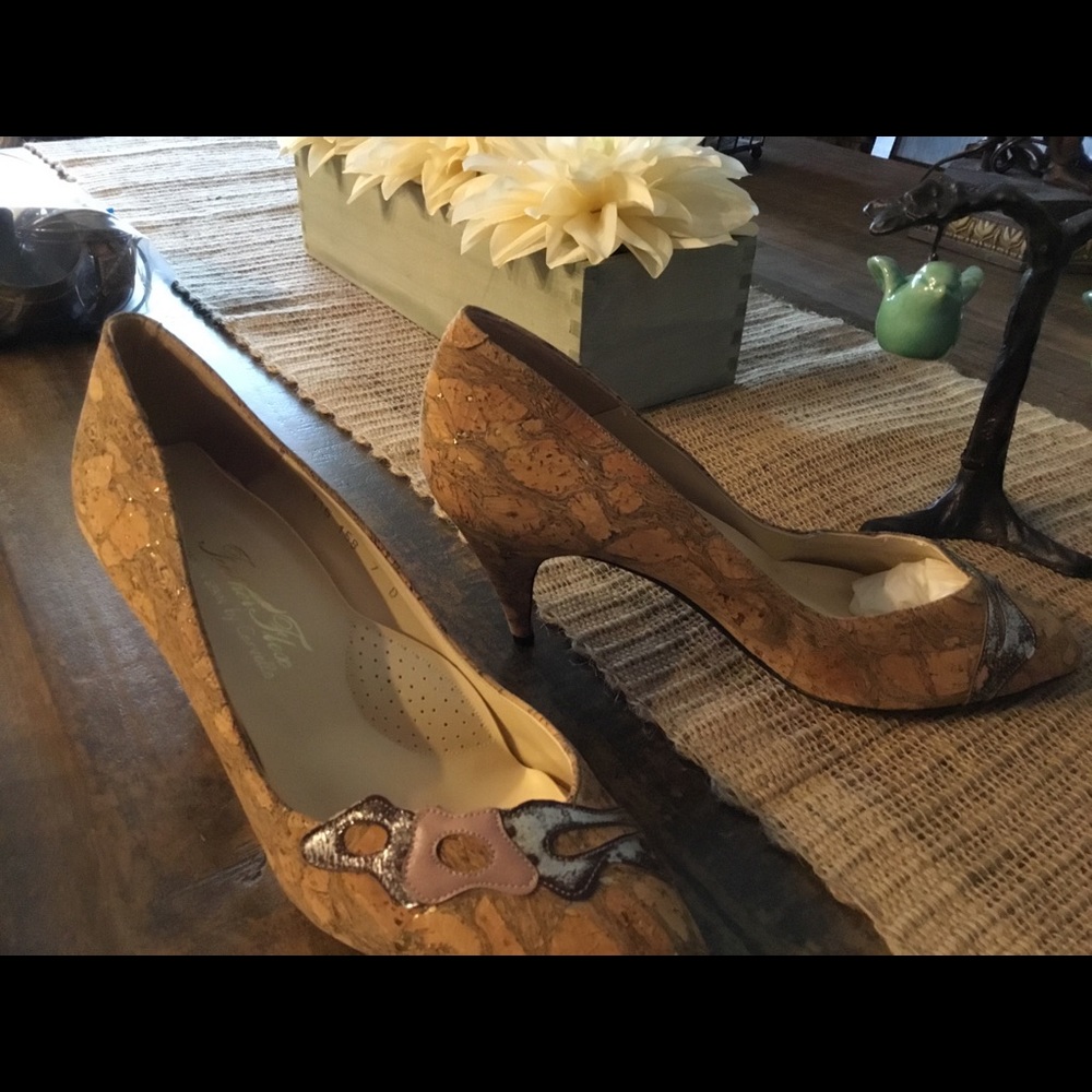 Shoes - Picture 2 of 3